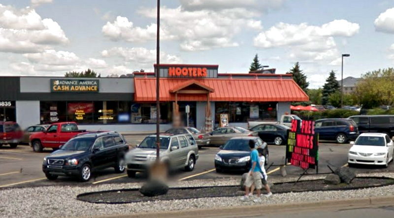 Hooters - Grand Rapids - 3835 28Th St Se (newer photo)